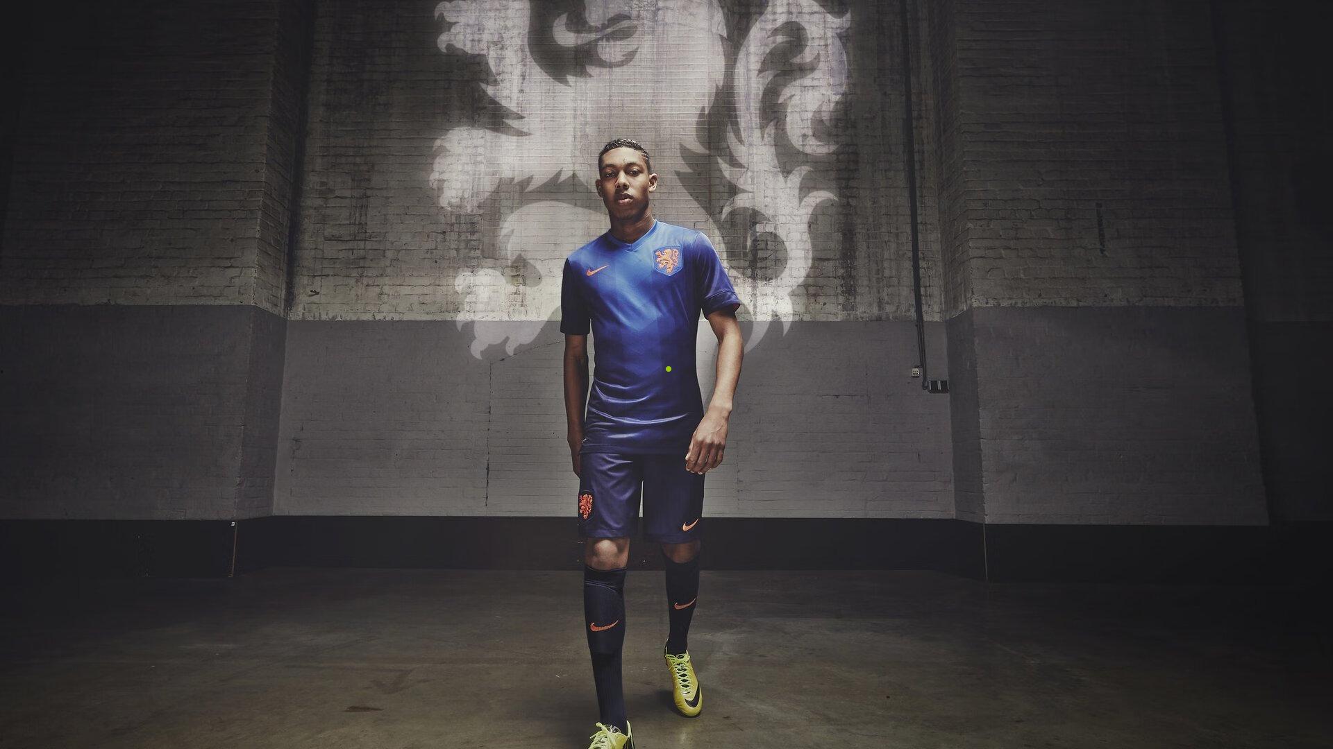 2025年卡塔尔足球战略调整，联赛赛程为国家队让路，新帅上任引发临时性争议